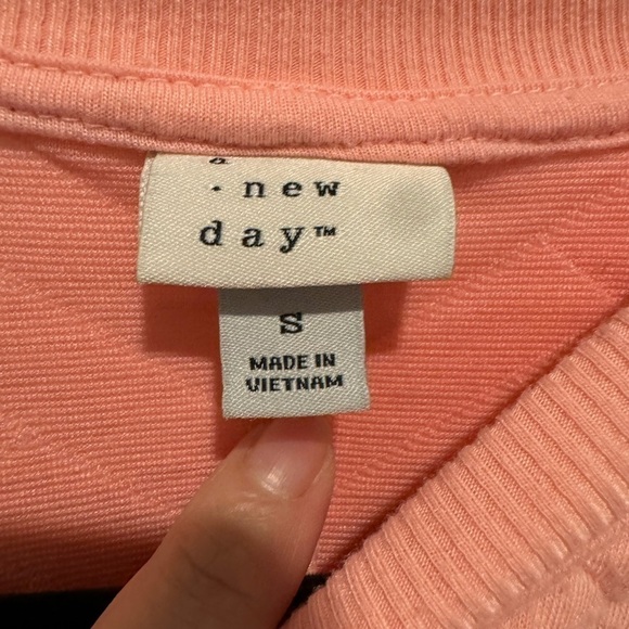 A new day pink sweater size small - Picture 5 of 7